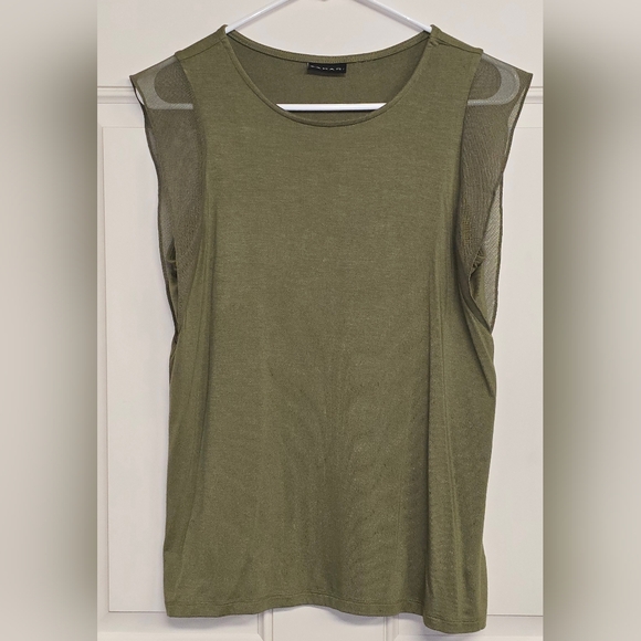 Women's Size Medium Tahari Green BNWOT Blouse! ✨️ - Picture 2 of 11